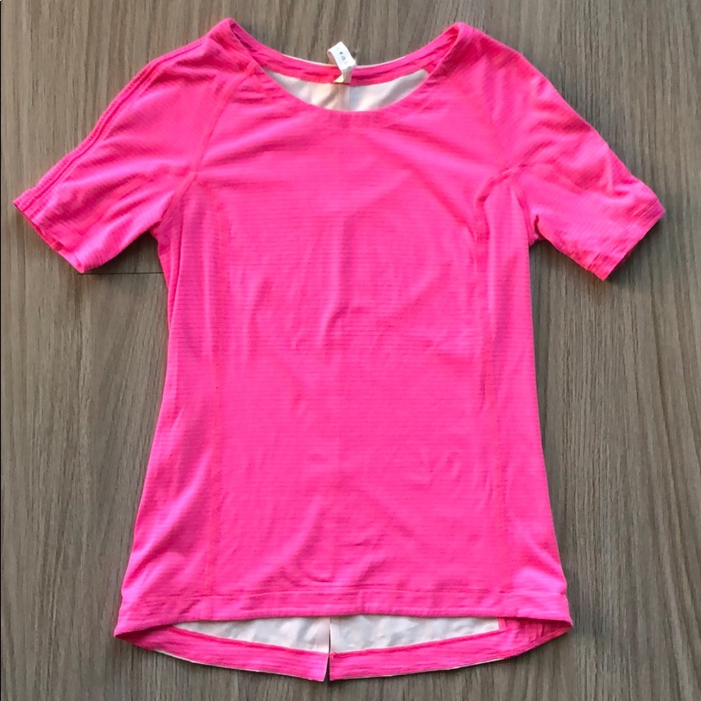 Lululemon top with open back